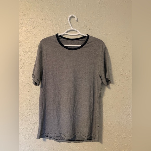 Lululemon Tee Shirt size M - Picture 1 of 1